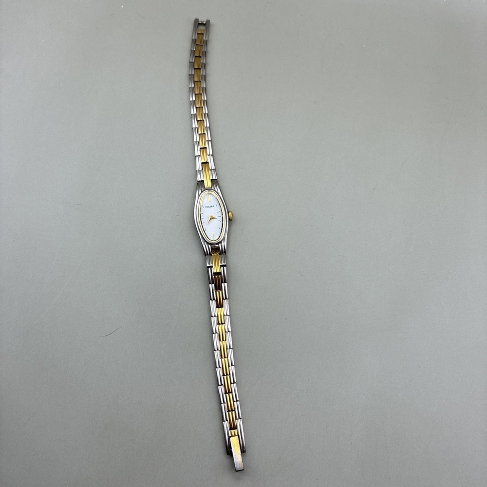 Vintage Rare Oval Thin Pulsar Silver Tone Stainles V220-x007 Dainty Petite Watch